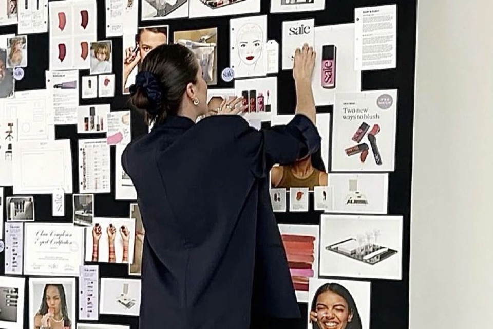 Pinning references to a moodboard wall